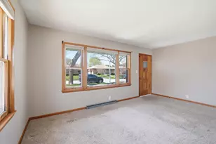 2514 S 89th St, West Allis, WI 53227 - Photo 6