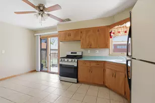 2514 S 89th St, West Allis, WI 53227 - Photo 8