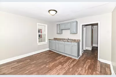 1218 N Memorial Dr, Racine, WI 53404 - Photo 8