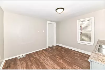 1218 N Memorial Dr, Racine, WI 53404 - Photo 10