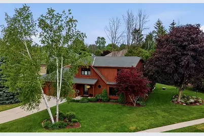 3720  Briarwood Ln, Manitowoc, WI 54220 - Photo 2