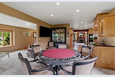 3720  Briarwood Ln, Manitowoc, WI 54220 - Photo 10