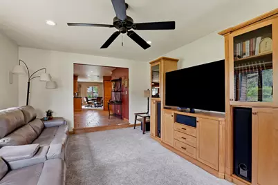 3720  Briarwood Ln, Manitowoc, WI 54220 - Photo 22