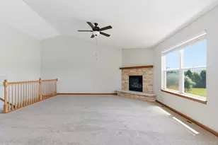 543 Camarosa Ct, Jackson, WI 53012 - Photo 8