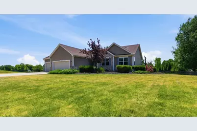 543  Camarosa Ct, Jackson, WI 53012 - Photo 4