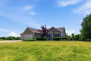 543 Camarosa Ct, Jackson, WI 53012 - Photo 4