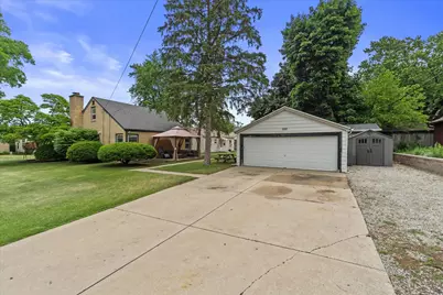 637  Oak St, South Milwaukee, WI 53172 - Photo 34