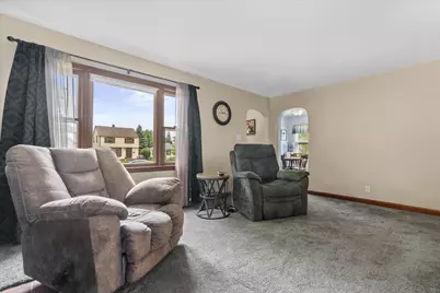 637  Oak St, South Milwaukee, WI 53172 - Photo 4