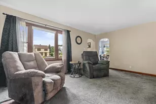 637 Oak St, South Milwaukee, WI 53172 - Photo 4