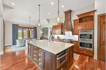 11511 N Oakview Ct, Mequon, WI 53092 - Photo 8