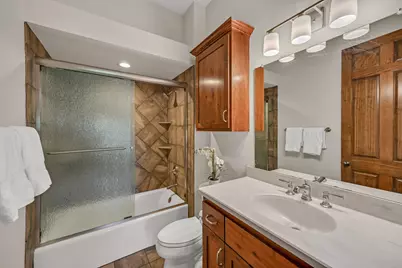 11511 N Oakview Ct, Mequon, WI 53092 - Photo 24