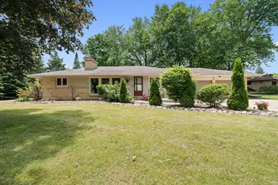 N76W14321  Lari Lou Dr, Menomonee Falls, WI 53051 - Photo 6