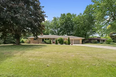 N76W14321  Lari Lou Dr, Menomonee Falls, WI 53051 - Photo 4