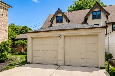 2036 N Lake Dr, Milwaukee, WI 53202 - Photo 18