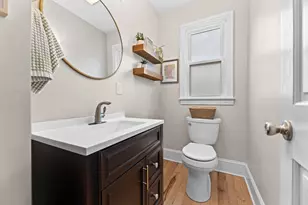 3331 N Bartlett Ave, Milwaukee, WI 53211 - Photo 14