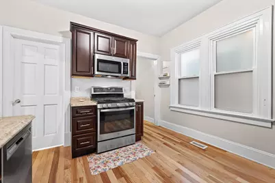 3331 N Bartlett Ave, Milwaukee, WI 53211 - Photo 12
