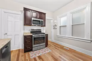 3331 N Bartlett Ave, Milwaukee, WI 53211 - Photo 12