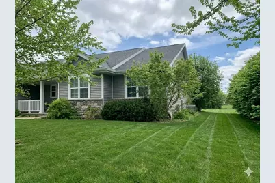 802  Sundial Ln, Neenah, WI 54956 - Photo 2