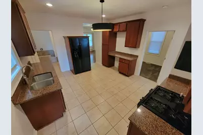 2810 S Lenox St, Milwaukee, WI 53207 - Photo 12