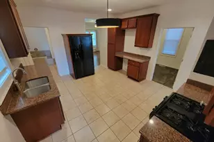 2810 S Lenox St, Milwaukee, WI 53207 - Photo 12