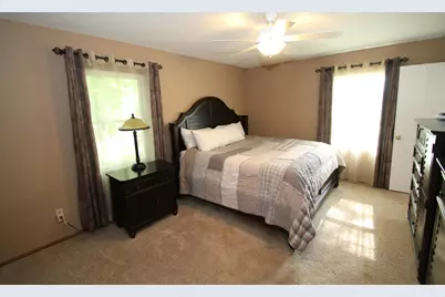 1400 S Ridgeway Rd, New Berlin, WI 53146 - Photo 16