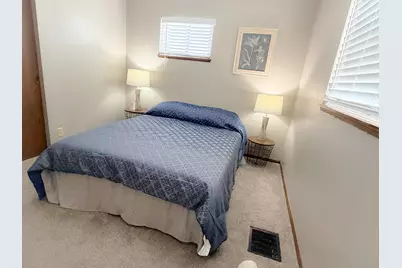 2130 W Howard Ave, Milwaukee, WI 53221 - Photo 16