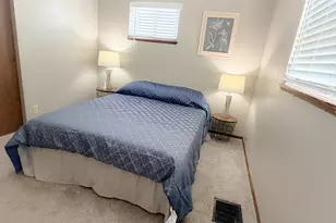 2130 W Howard Ave, Milwaukee, WI 53221 - Photo 16