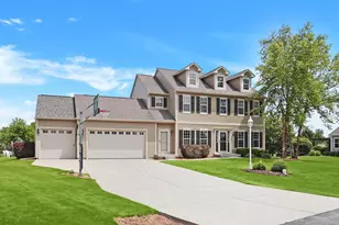 W348N5840 Snapdragon Ct, Oconomowoc, WI 53066 - Photo 2