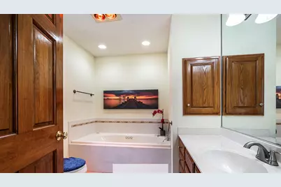 6429 N Sunny Point Rd, Glendale, WI 53217 - Photo 14