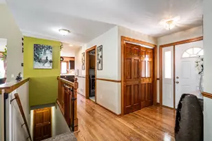 6429 N Sunny Point Rd, Glendale, WI 53217 - Photo 6