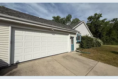 6429 N Sunny Point Rd, Glendale, WI 53217 - Photo 30