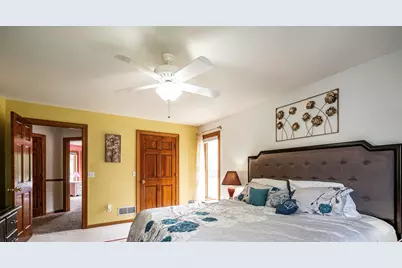 6429 N Sunny Point Rd, Glendale, WI 53217 - Photo 12