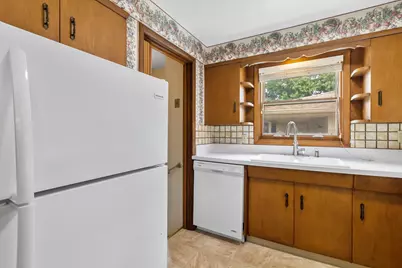 935  Virginia St, Racine, WI 53405 - Photo 12