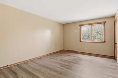 2962  Madison St #D, Waukesha, WI 53188 - Photo 12