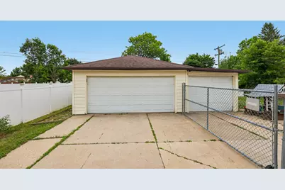 8801 W Lawn Ave, Milwaukee, WI 53225 - Photo 24