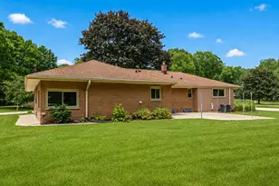 6901 N Crestwood Dr, Glendale, WI 53209 - Photo 16