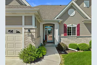 2406  Deercrest Ct, Waukesha, WI 53188 - Photo 8