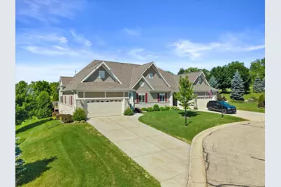 2406  Deercrest Ct, Waukesha, WI 53188 - Photo 2