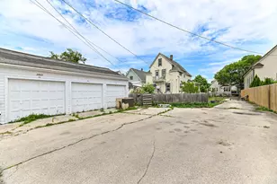 2437 S 29th St, Milwaukee, WI 53215 - Photo 28