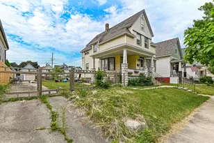 2437 S 29th St, Milwaukee, WI 53215 - Photo 2