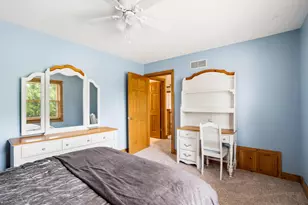 10133 N Foxkirk Dr, Mequon, WI 53097 - Photo 30