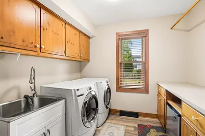 10133 N Foxkirk Dr, Mequon, WI 53097 - Photo 22