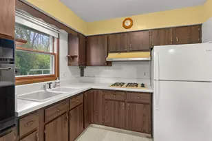 1441 Lee Cir, Manitowoc, WI 54220 - Photo 10