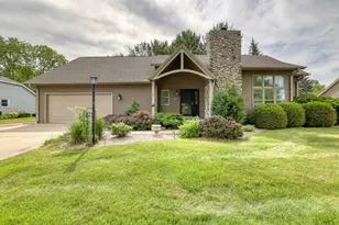 798 Greenway Terrace, Hartland, WI 53029 - Photo 2