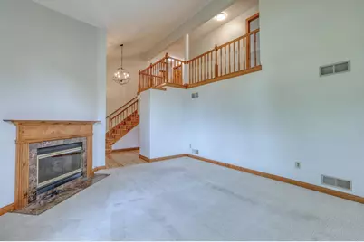 798  Greenway Ter, Hartland, WI 53029 - Photo 4