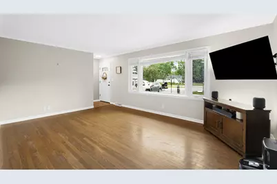 N51W15674  Fair Oak Pkwy, Menomonee Falls, WI 53051 - Photo 2