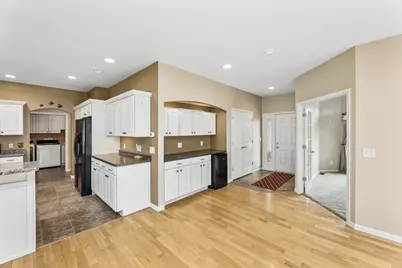 1281  Bentgrass Ct, Onalaska, WI 54650 - Photo 2