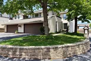 1224 W Baldwin Ct, Mequon, WI 53092 - Photo 2
