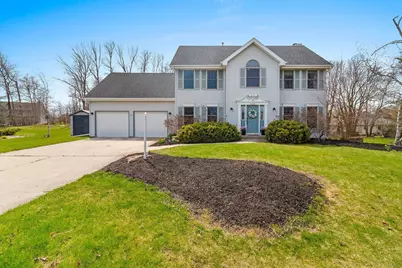 4406  Hunters Glen Dr, Sheboygan, WI 53083 - Photo 2