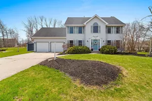 4406 Hunters Glen Dr, Sheboygan, WI 53083 - Photo 2